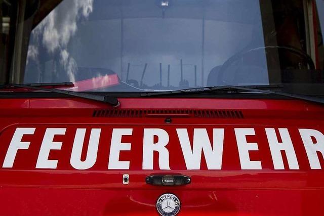 Drei Wohnmobile brennen in Freiburg komplett aus