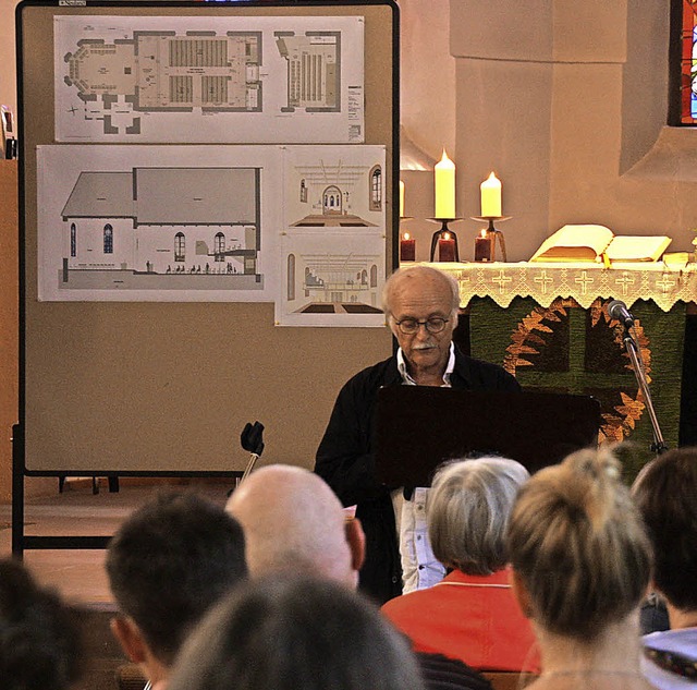 Interessiert verfolgte die Kirchengemeinde die Ausfhrungen des Architekten.   | Foto: Ch. franz