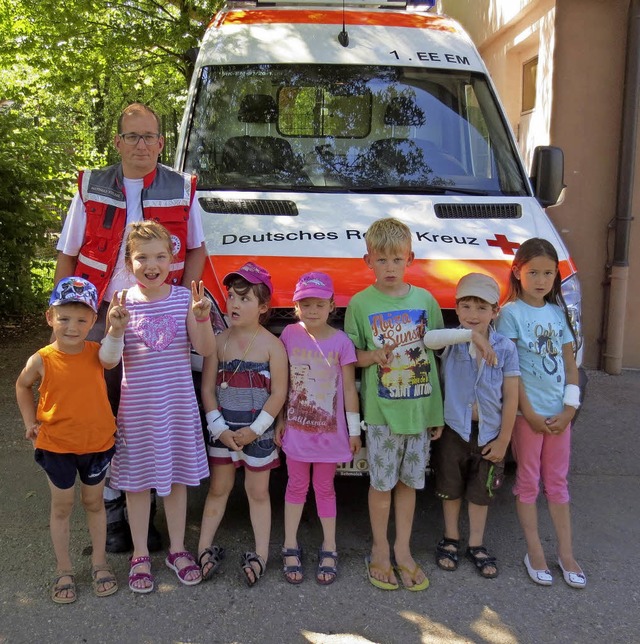 Oje, so viele verletzte Kinder? Nein! ...nander gebt, wie man Verbnde anlegt.  | Foto:  DRK