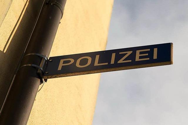 Unbekannte Tter werfen Farbbeutel auf Dienstgebude der Polizei