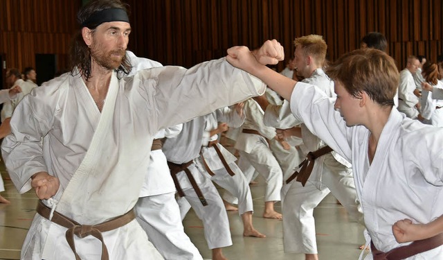 Die Sportler  trainieren gemeinsam in der Gundelfinger Turnhalle.   | Foto: Andrea Steinhart