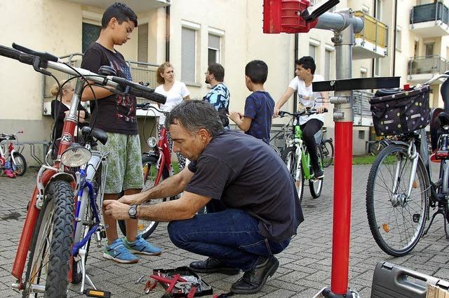 Mobile Werkstatt fr die Velos der Friedlinger Kinder