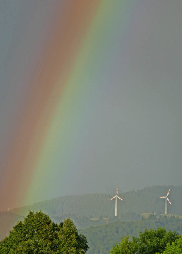 Windrder unterm Regenbogen: Wem bringt es Glck?  | Foto: H.-P. Mller