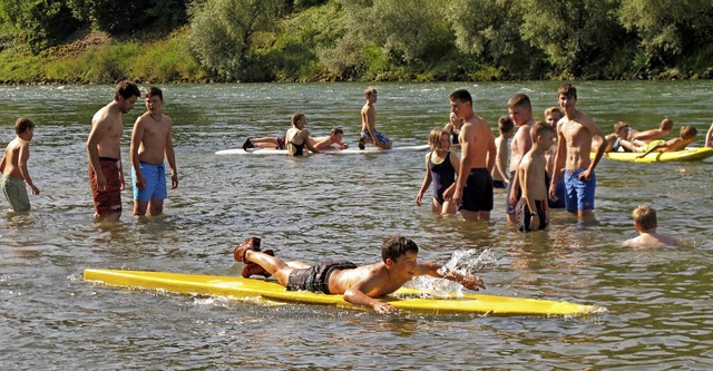 Riesenspa einmal nicht im Gelnde son...aus Istein beim Paddeln und Schwimmen.  | Foto: Jutta Schtz