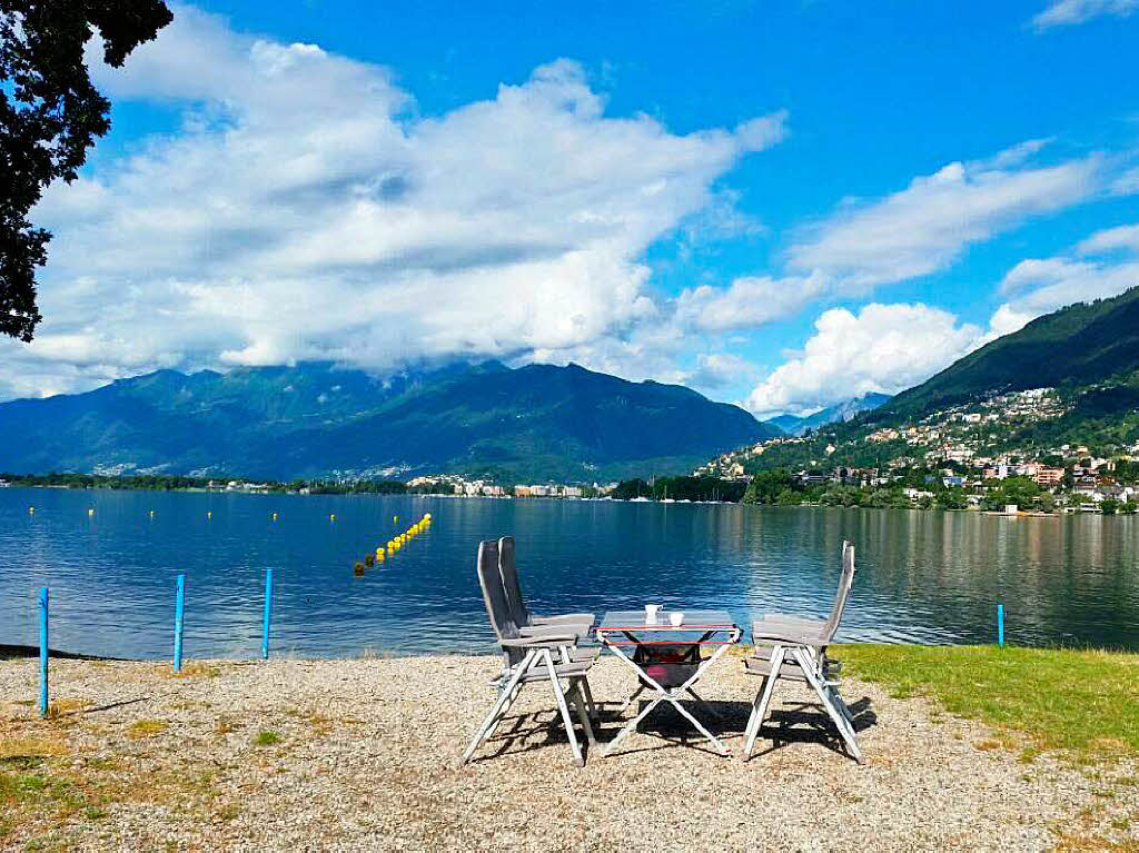 Landschaft: 3 Wochen haben Martina Promesberger und ihr Mann diese herrliche Aussicht am Lago Maggiore genieen knnen.