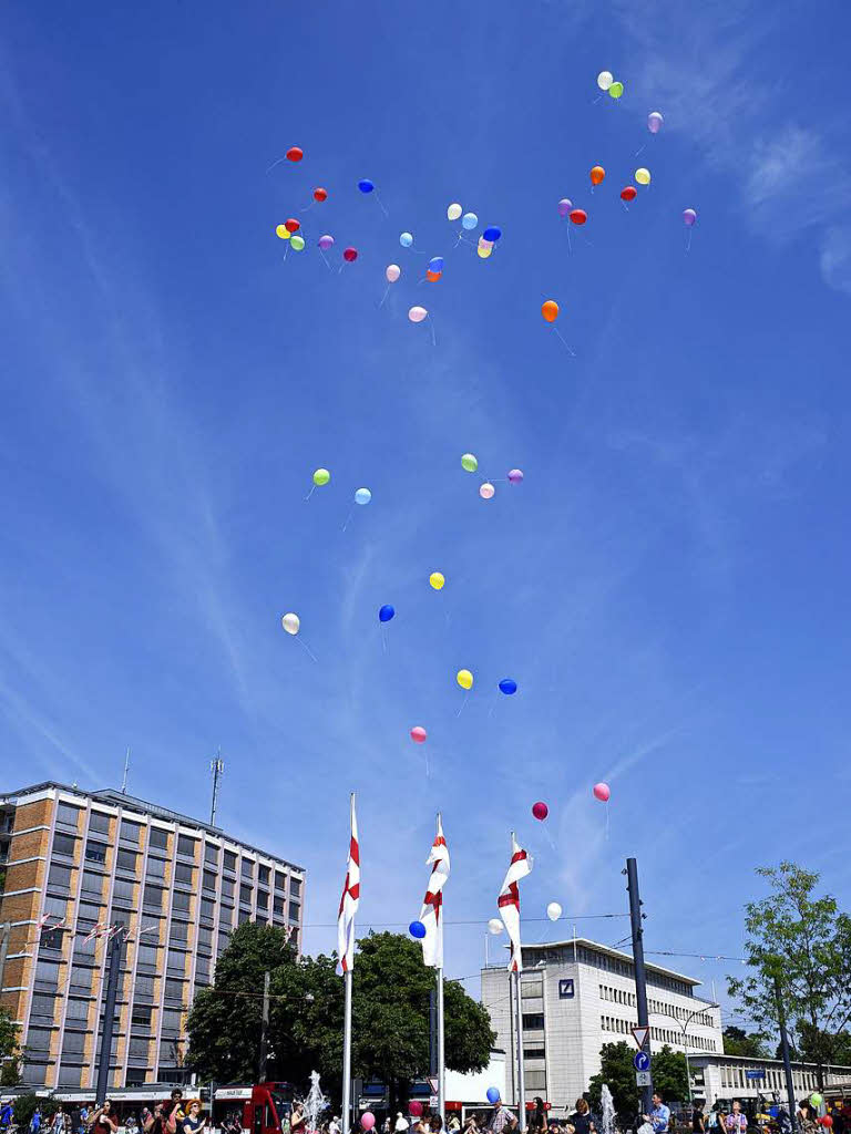 Der Kindergarten St. Martin lie Luftballons steigen.
