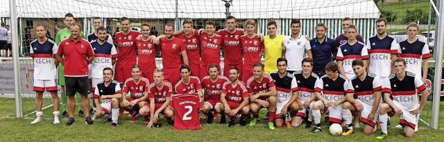 Die Spielvereinigung Wutschingen (rot...en bei  der Sportwoche des FC Weizen.   | Foto: Dietmar Noeske