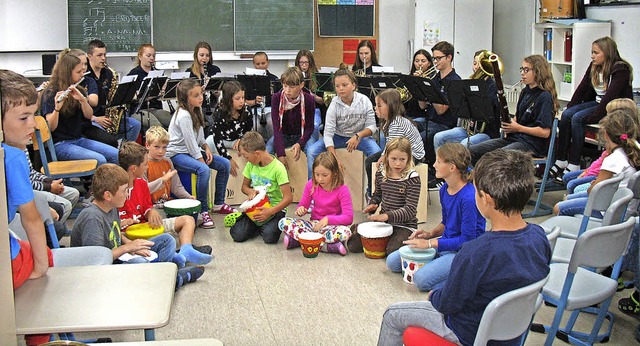 Hier spielt die Musik: Waldauer Grundschler und Mini MV geben den Ton an.   | Foto: Beha