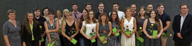 Preistrger der kaufmnnischen Berufss...ndreas Maier (rechts) vom Frderverein  | Foto: Schule