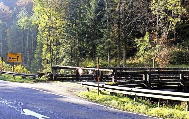 Marode ist die alte Holzbrcke ber di..., entfllt diese Verbindung zur Zeit.   | Foto: Heiner Fabry