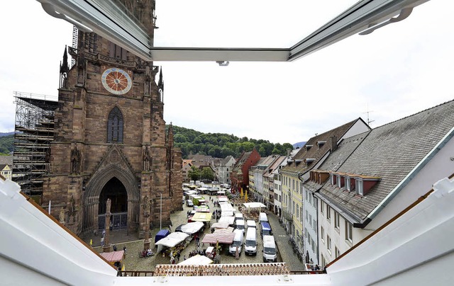 Grandioser Blick  aus einem Dachfenster auf den Mnsterturm  | Foto: Ingo Schneider