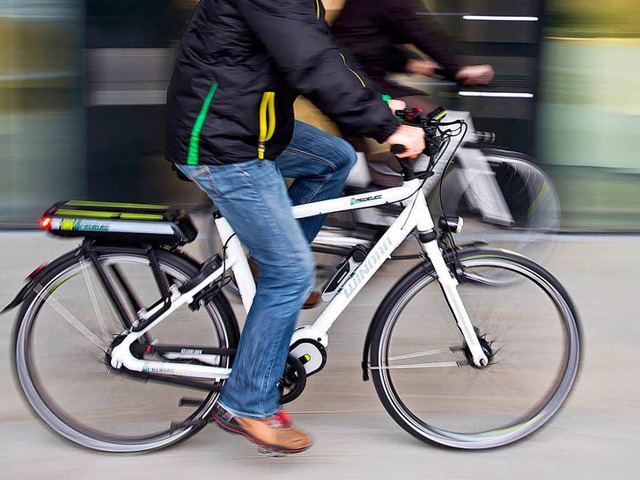 E-Bikes boomen - doch das Risiko eines...f einem normalen Fahrrad. (Symbolbild)  | Foto: dpa