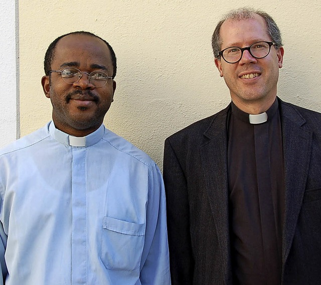 Pfarrer Fabian Schneider mchte das Pr...Pater Andr Ndongo gerne untersttzen.  | Foto: Jutta Binner-Schwarz