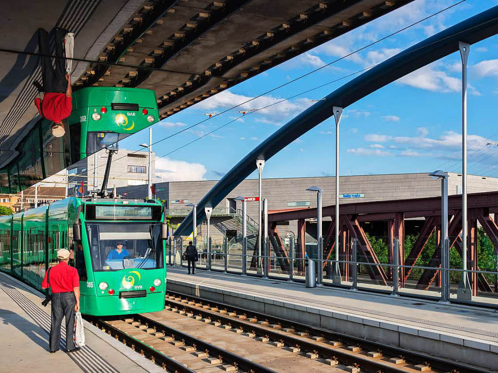 Franz Wieber: Die Fotos zeigen das Tram 8 an der Haltestelle Bahnhof Weil am Rhein.