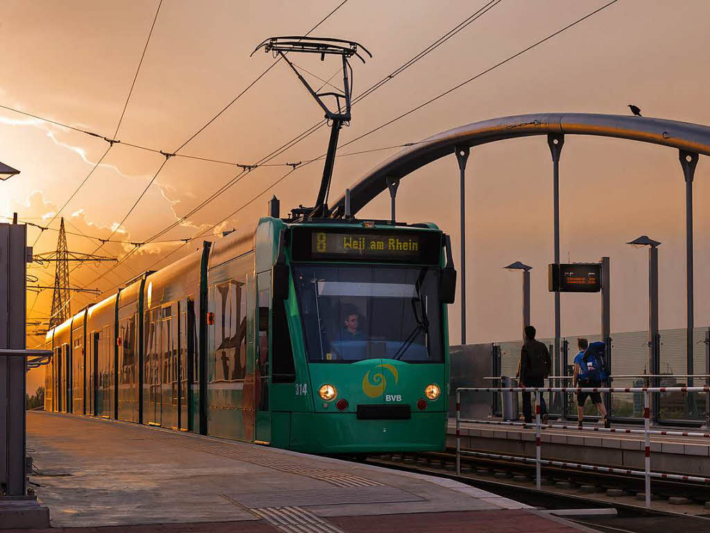 Franz Wieber: Die Fotos zeigen das Tram 8 an der Haltestelle Bahnhof Weil am Rhein.