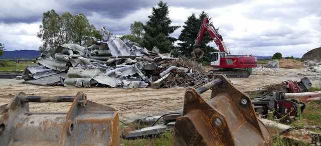 Der Zweckverband hat die Shelter abger... jetzt baut Holz 100 dort Lagerhallen.  | Foto: Mark Alexander