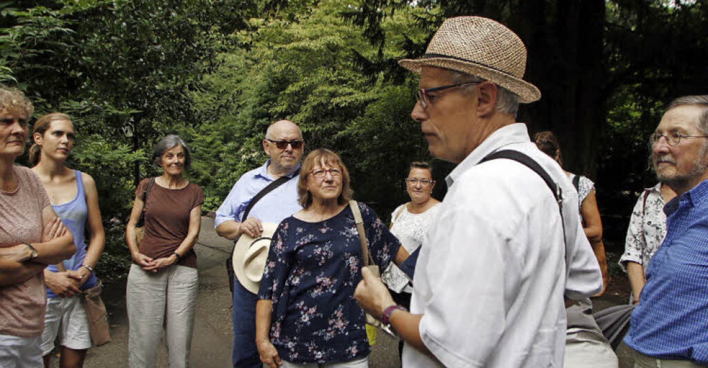 Mit groem Interesse folgten die Teilnehmer den Erzhlungen von Richard Sottru.   | Foto: Heidi Fssel