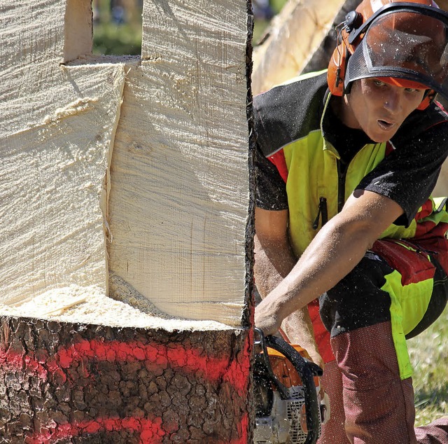 Verschiedene Aufgaben mssen die Teilnehmer des Holzfllerwettbewerbs meistern.   | Foto: Archivfoto: Cornelia Liebwein