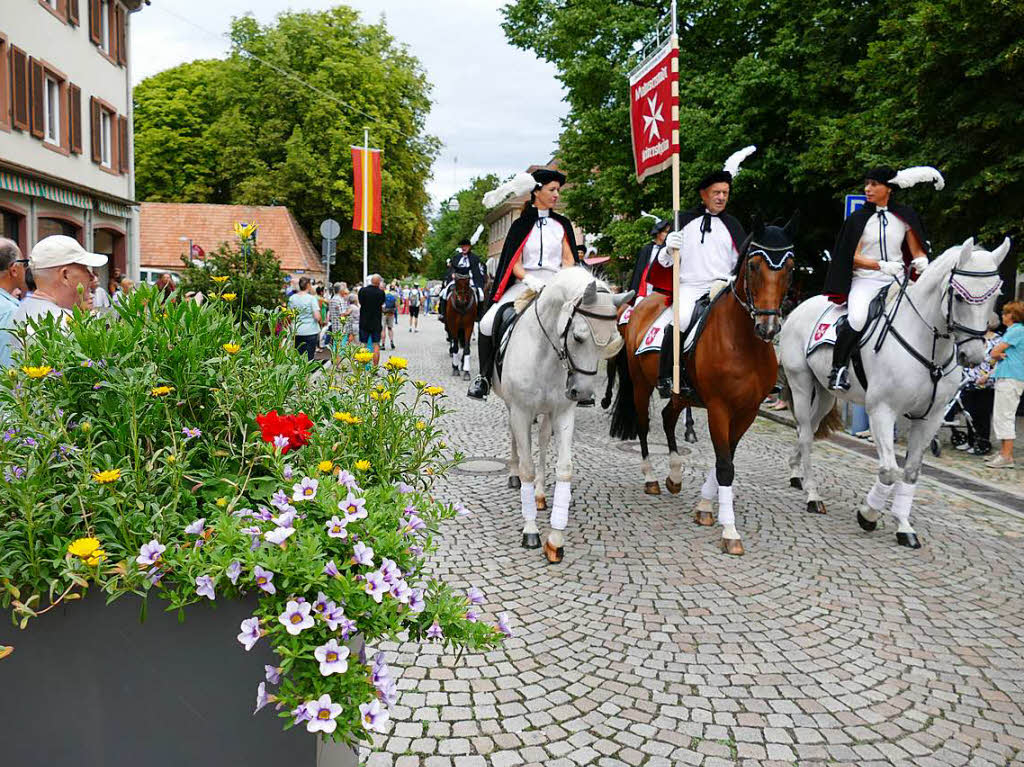 Die Traditions-Reitertruppe aus der Malteserstadt Heitersheim fhrt traditionell den Festumzug an.
