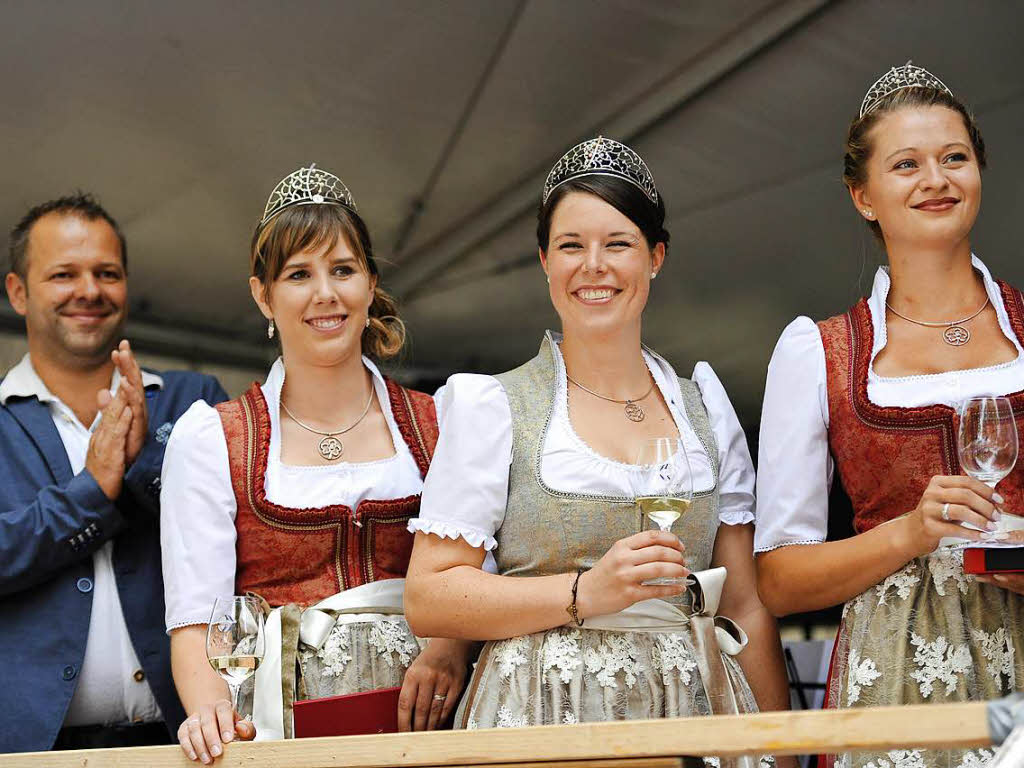 Markus Bchin (Vorsitzender Verein Markgrfler Wein), Prinzessin Katharina Kammerer, Weinknigin Franziska Aatz, Prinzessin Kim-Lucy Rutz (von links)