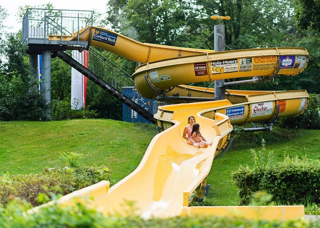 Auf Ebay zu haben: Die Rutsche aus dem Freibad in Mnsingen  | Foto: dpa