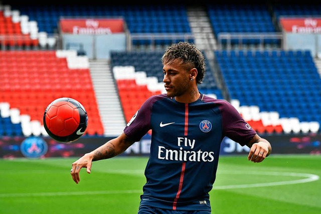 Neymar im Trikot seines neuen Arbeitgebers Paris Saint-Germain.  | Foto: AFP