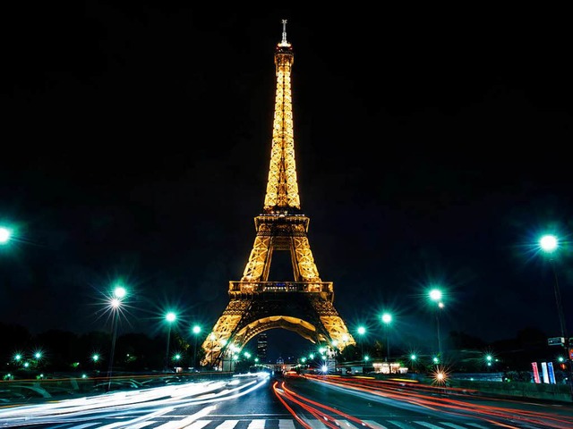 Der Eiffelturm musste in der Nacht zum Sonntag frher schlieen  | Foto: AFP