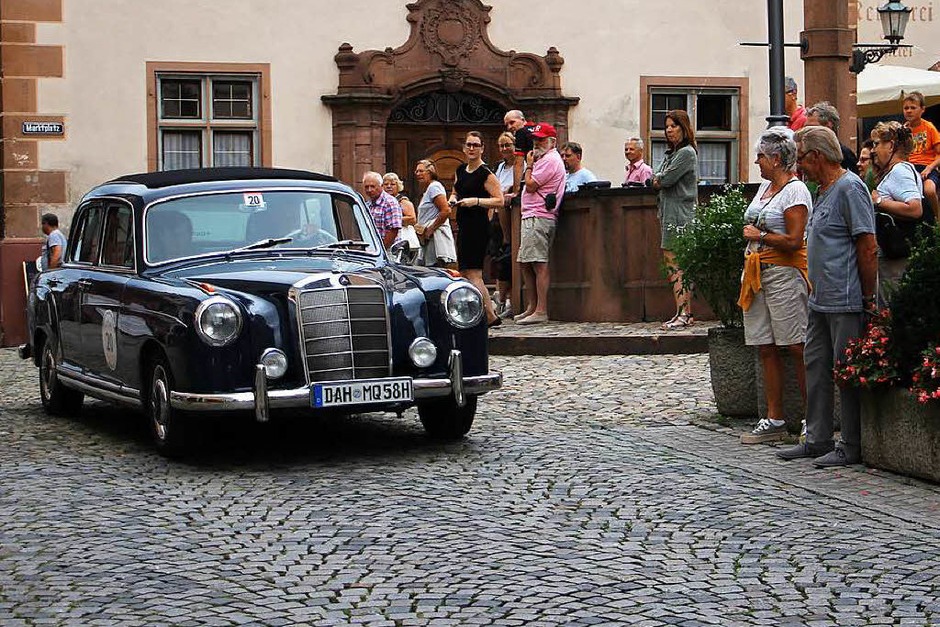 Schauinsland Klassik in Endingen: Ein Mercedes-Benz 220 S, Baujahr 1958. (Foto: Martin Wendel) Schauinsland Klassik in Endingen: Ein Mercedes-Benz 220 S, Baujahr 1958. (Foto: Martin Wendel)