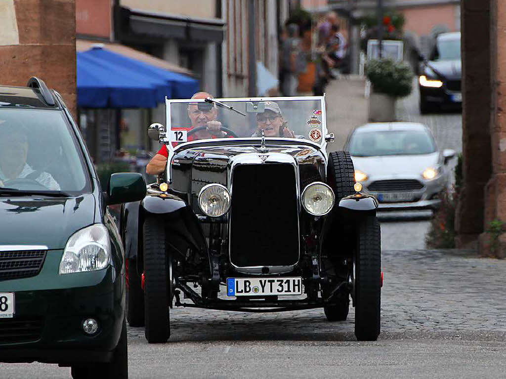 Schauinsland Klassik in Endingen: Der Alvis TK 12/ 60 Beetleback aus dem Jahr 1931 war ein echter Hingucker inmitten der modernen Fahrzeuge.