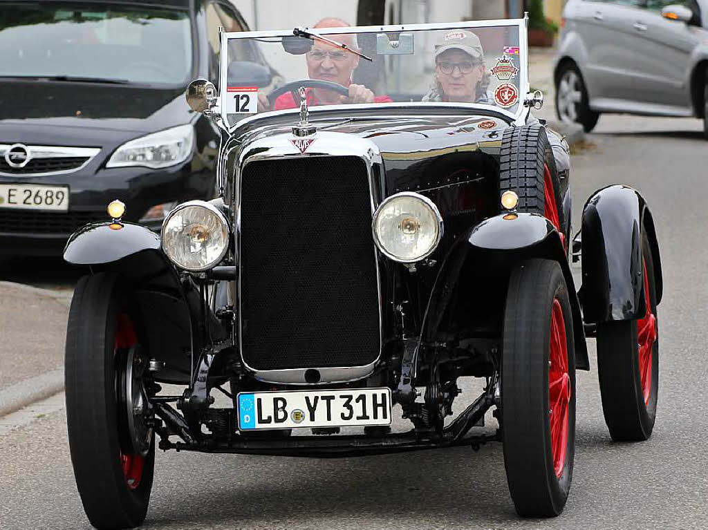 Schauinsland Klassik in Endingen: Der Alvis TK 12/ 60 Beetleback aus dem Jahr 1931 war ein echter Hingucker inmitten der modernen Fahrzeuge.