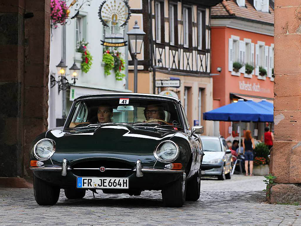 Schauinsland Klassik in Endingen:  ein Jaguar E-Type 4.2 Serie 1 FHC, Baujahr 1966