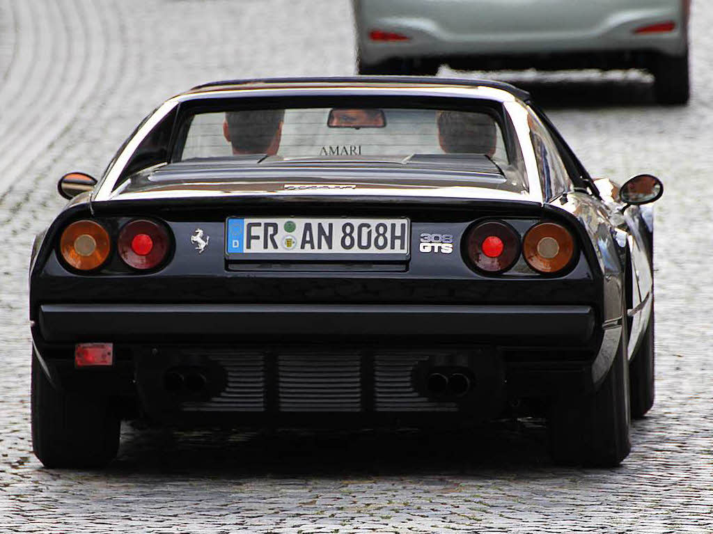 Schauinsland Klassik in Endingen: Meist sieht man nur seine Rcklichter - ein Ferrari 308 GTS, Baujahr 1978