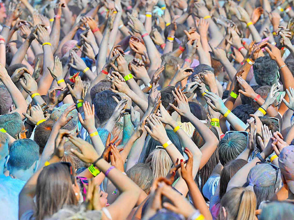 Am Freitagabend wurde erstmals zum Schanzetraum geladen, am Samstag dann fand an der Hochfirstschanze das fnft Holi – Fest der Farben statt. <?ZL?>
