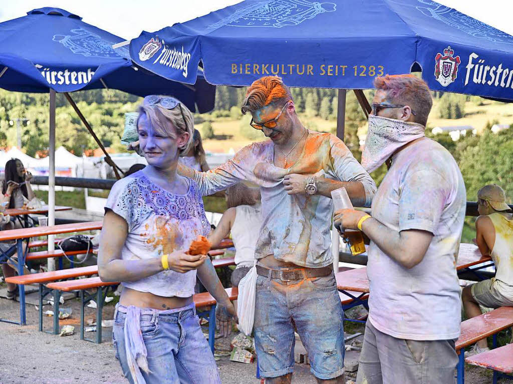 Am Freitagabend wurde erstmals zum Schanzetraum geladen, am Samstag dann fand an der Hochfirstschanze das fnft Holi – Fest der Farben statt. <?ZL?>
