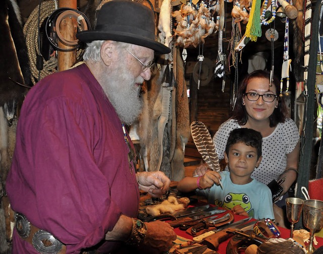 Im General Store decken sich die Besuc... offenen Saloontr mit Souvenirs ein.   | Foto: Dieter Fleig