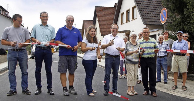 Bei der bergabe Hindenburgstrae (von...erin Martha Schuber und Rainer Lssle   | Foto: Heidi Fssel