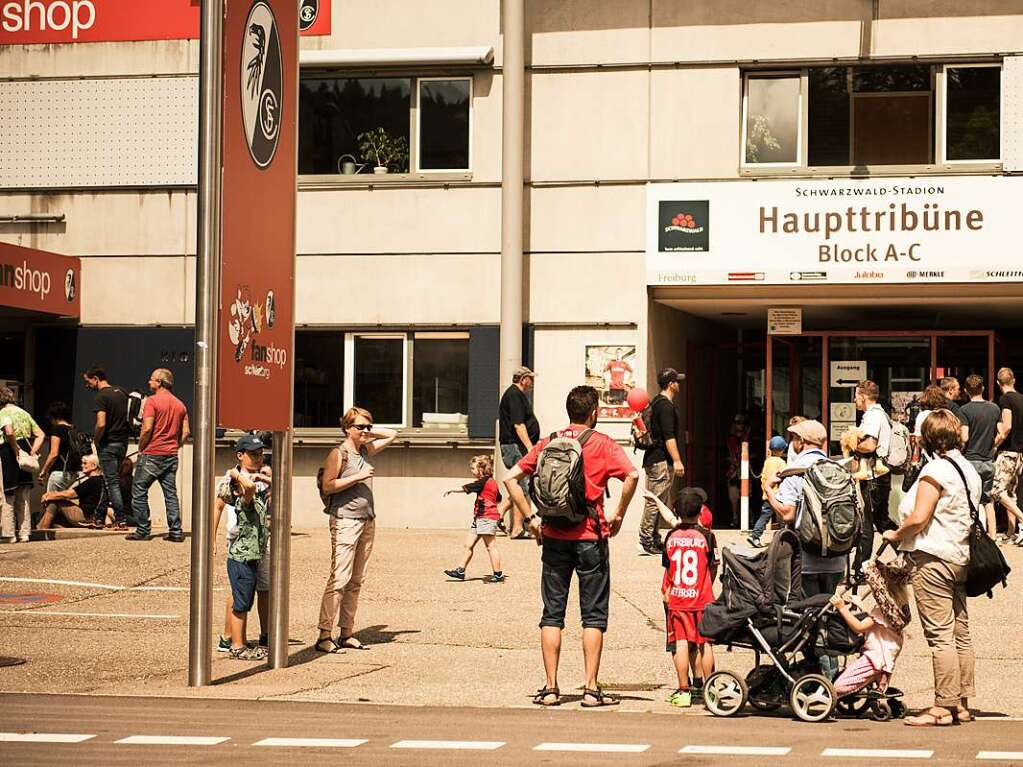 Der Familientag beim SC Freiburg hat tausende Fans angezogen.