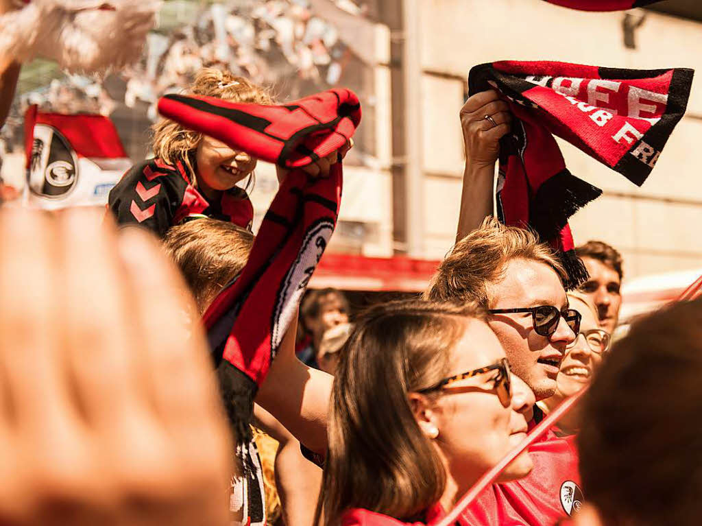 Der Familientag beim SC Freiburg hat tausende Fans angezogen.