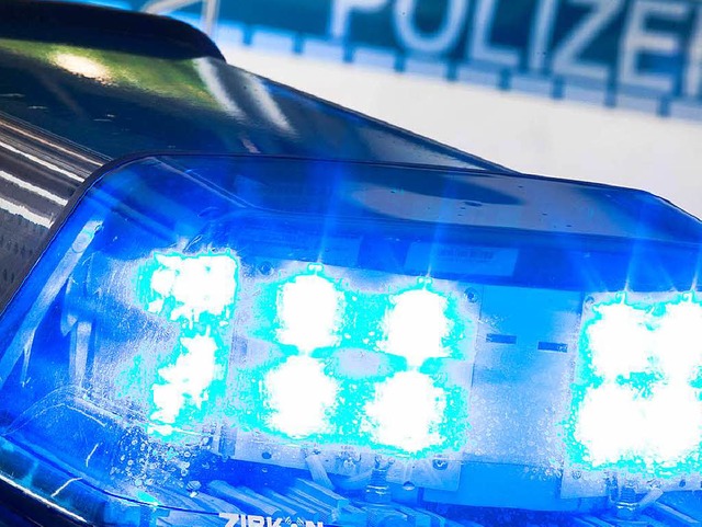 Die Polizei hofft auf Hinweise zum gesuchten Mercedesfahrer.  | Foto: dpa