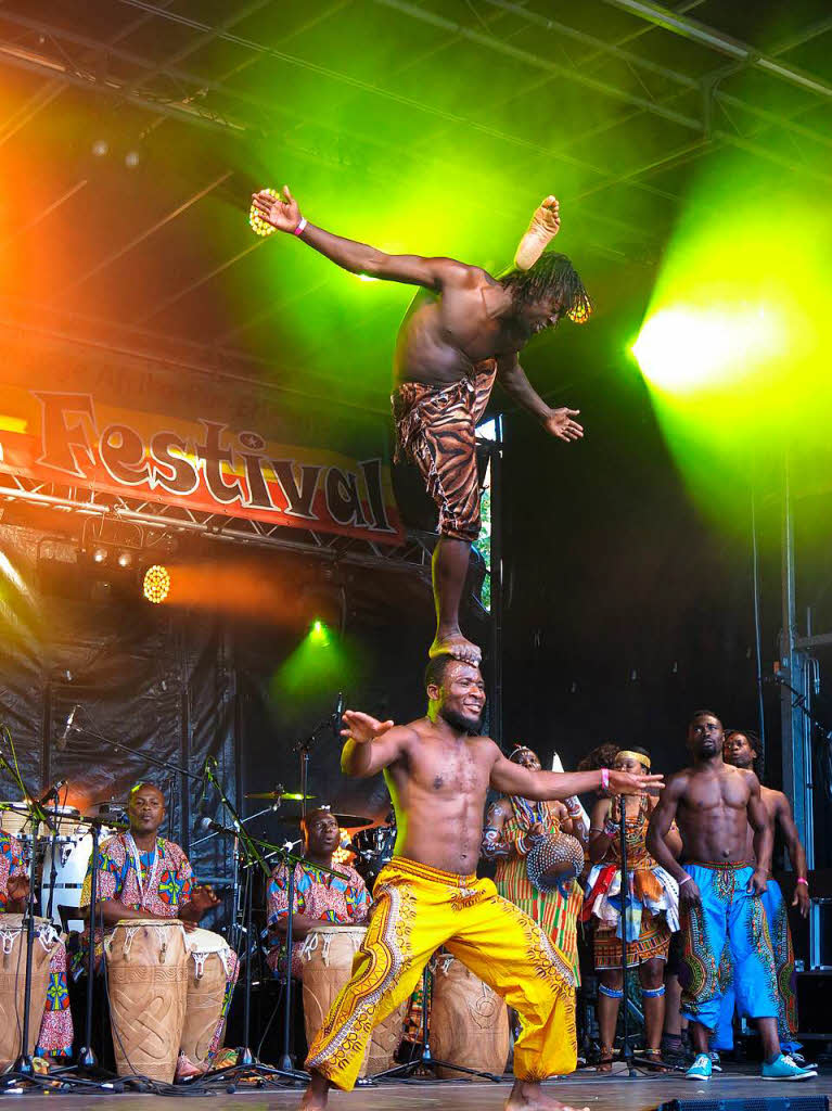 Afrobatic mit Akrobatik und Schlangenmenschen aus Ghana