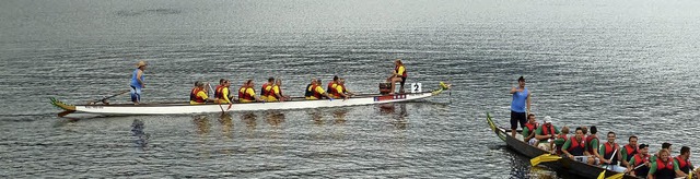 Erst die Schuhe aus und dann rein ins Boot hie es bei dem Rennen.   | Foto: Heidrun Simoneit