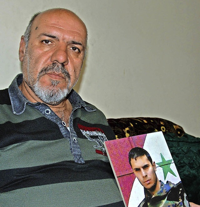 Vahe Khakigian mit dem Foto seines Sohnes Andranik  | Foto: wrase