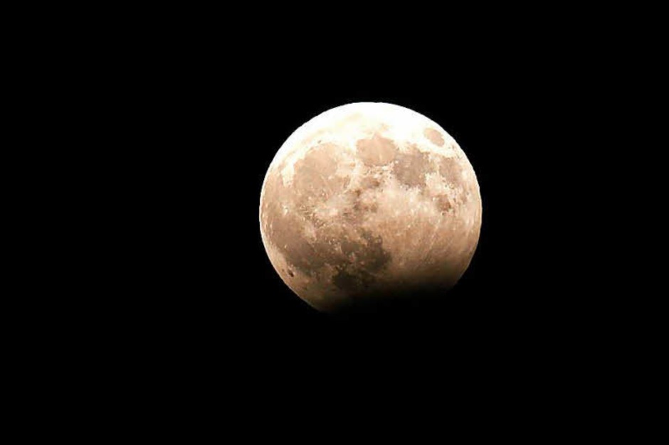 Blick auf den Mond von Hebron (Westjordanland) aus (Foto: dpa) Blick auf den Mond von Hebron (Westjordanland) aus (Foto: dpa)
