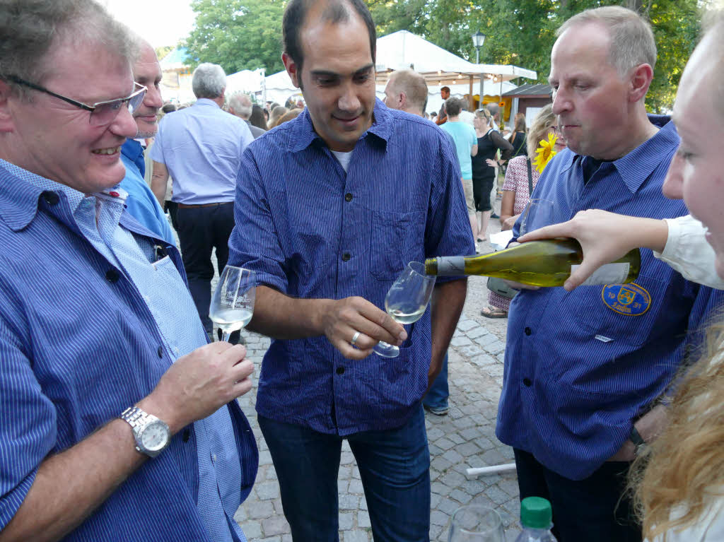 Beim Abschluss am Montagabend gab es den traditionellen Rundgang der Weinkfer und Winzer, diesmal  mit der aktuellen Markgrfler Weinprinzessin Hannah Herrmann