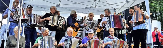 Viele Musiker unterhielten die rund 30...ffen  auf dem Fahrenberg in Breitnau.   | Foto: DIETER MAURER