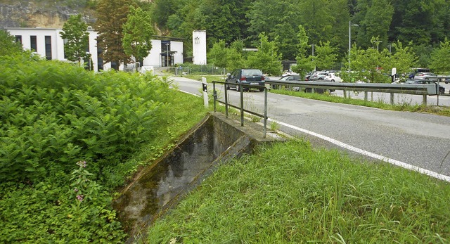 Die 117 Jahre alte Brcke am Ernst-Mac...sweiler wird durch eine neue ersetzt.   | Foto: Langelott