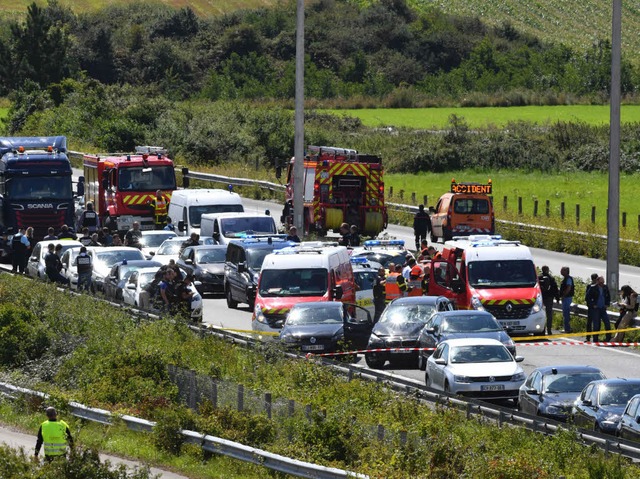 Das mutmaliche Angriffsfahrzeug ist l...rn auf einer Autobahn gestoppt worden.  | Foto: AFP