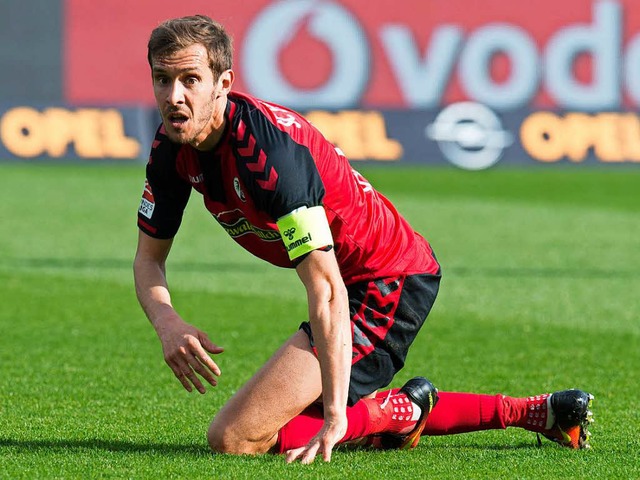 Julian Schuster bleibt Kapitn des SC Freiburg  | Foto: AFP