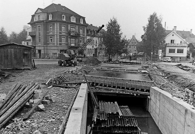 Betonmauern fr den Mhlbach an der Romaneistrae  | Foto: Armin E. Mller