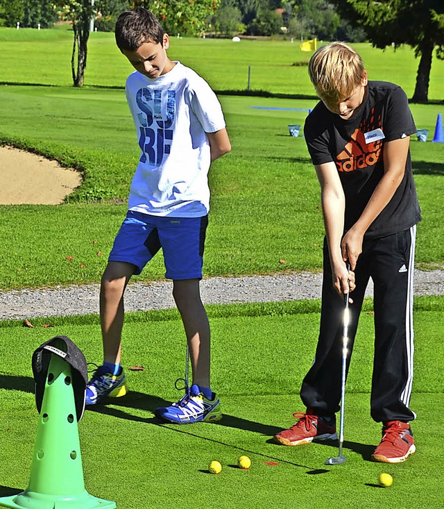 Koordination und Konzentration sind beim Golf ntig, um den Ball einzulochen.   | Foto: Christiane Sahli